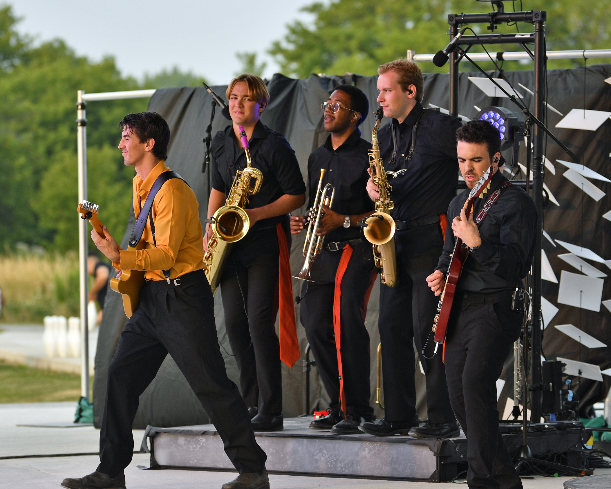 (c) Richard F Wintle