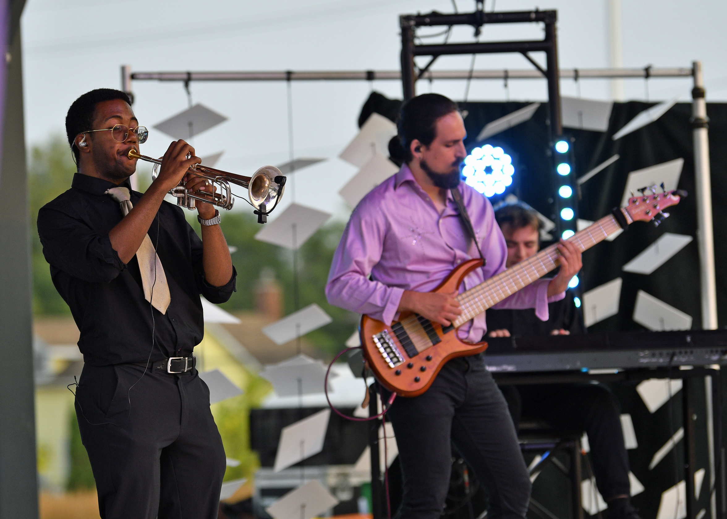 (c) Richard F Wintle