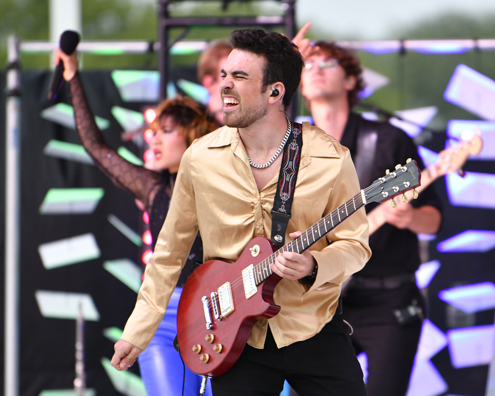 (c) Richard F Wintle