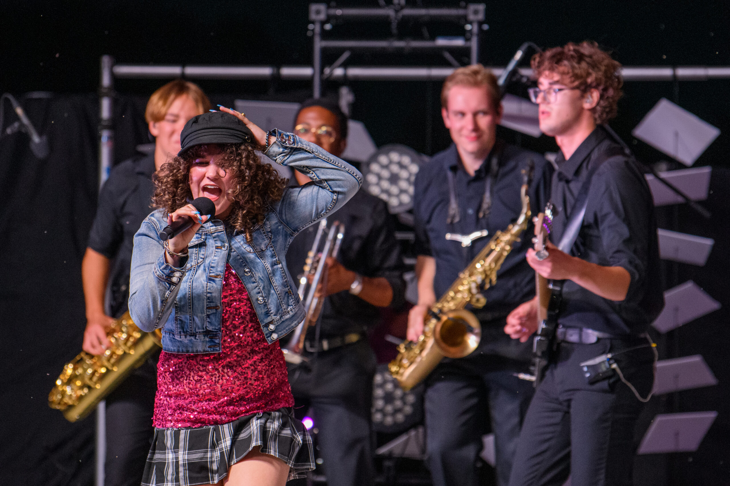 (c) Richard F Wintle