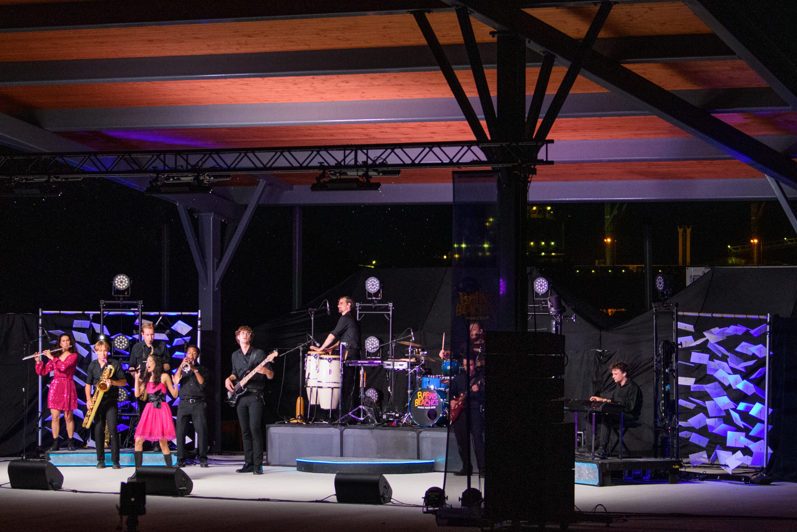 (c) Richard F Wintle